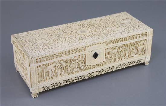 A Chinese export ivory casket, 19th century, L. 24.5cm, clasp lacking